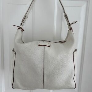 White Pebbled Leather Shoulder Bag – Hobo Style – Gold Hardware – Pre-Owned